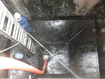 曝気槽清掃中②