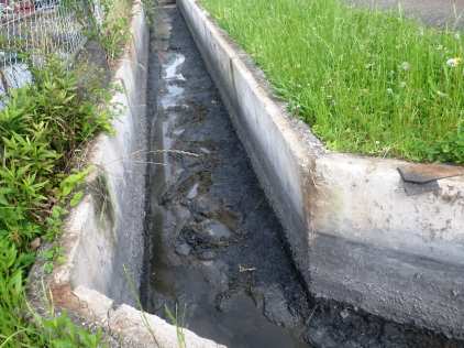 排水側溝②洗浄前