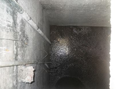 汚泥槽①清掃前