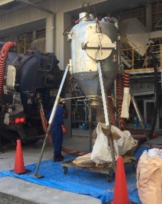フレコン詰め作業